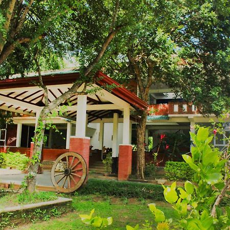 Green Hut Hotel & Restaurant With Unique View Point Sigiriya Exterior foto